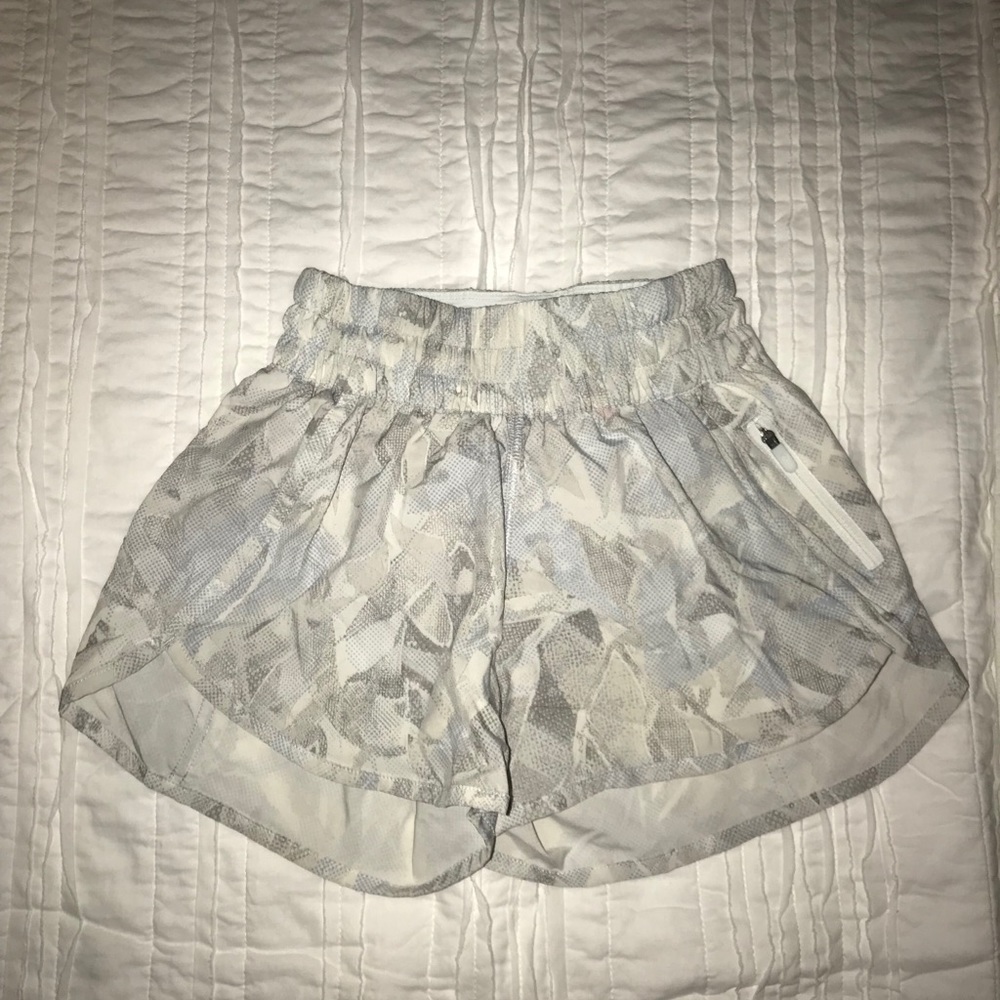 Lululemon size 2 grey and white shorts